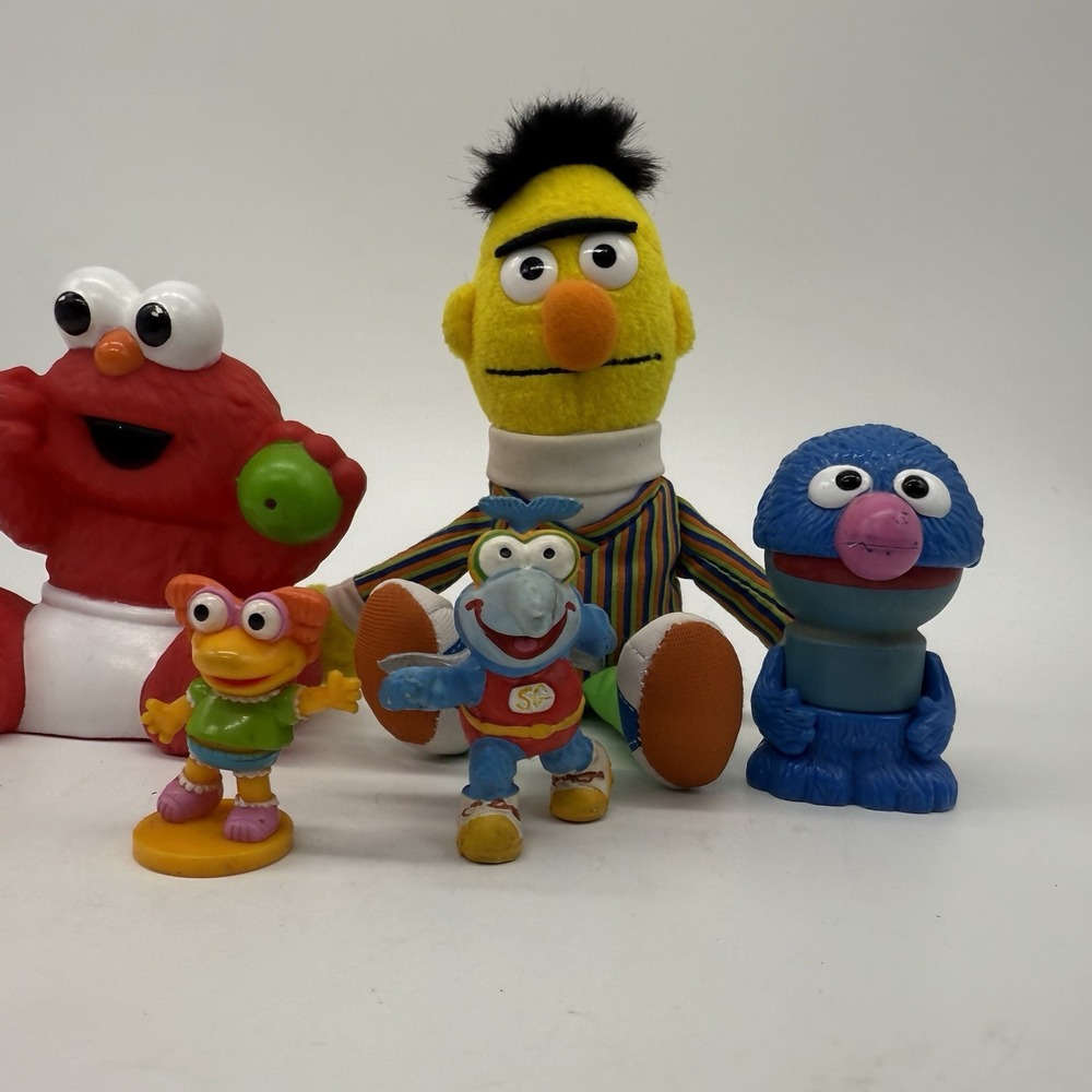 Sesame Street Figures Random Lot Elmo Burt Grover & More PBS - Picture 4 of 4